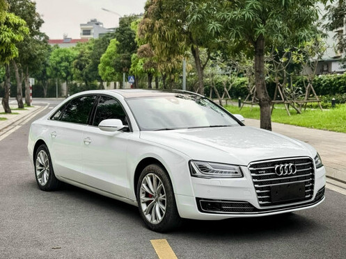 Đi 13 năm, xe sang Audi A8L bán giá rẻ ngang Toyota Corolla Altis mua mới