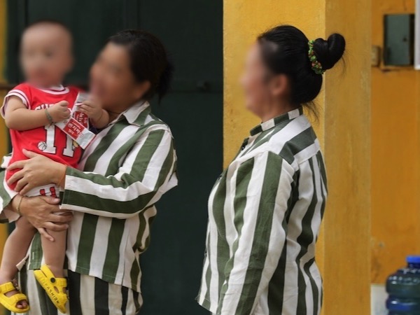 Chuyện em bé người nước ngoài sinh ra trong trại giam Việt Nam