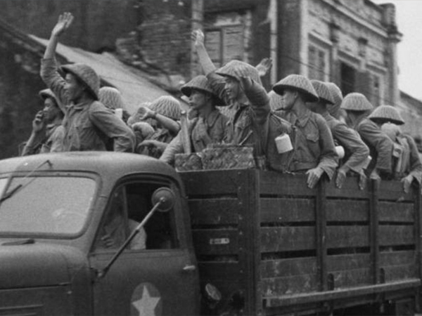 Khoảnh khắc khó quên trong ngày Giải phóng Thủ đô 10/10/1954