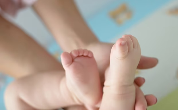 Bị bắt vì bán con 11 tháng tuổi lấy tiền đánh bạc