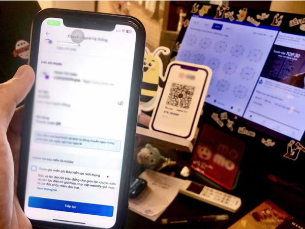 Con trai tự lấy điện thoại của mẹ chuyển khoản cho người lạ 200 triệu đồng để... mua đồ chơi