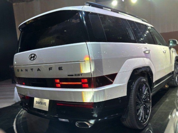 'Mông' phẳng lì của Hyundai SantaFe 2024: Khách hàng nghĩ gì?