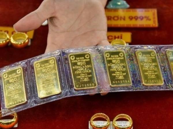 Người dân kêu khó mua vàng, một nhà băng vừa quyết định mở rộng thêm 6 điểm bán