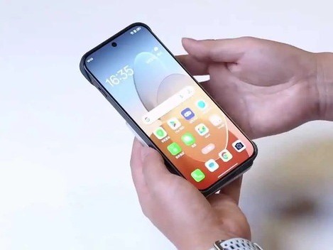 Bom tấn Android thiết kế giống iPhone, trang bị khủng, màn OLED cong: 'Siêu chip' mạnh hơn cả S24 Ultra
