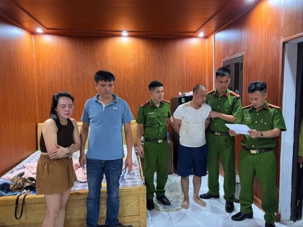 Bí ẩn những vật thể bay xuyên đêm trên cánh đồng Đình Bảng