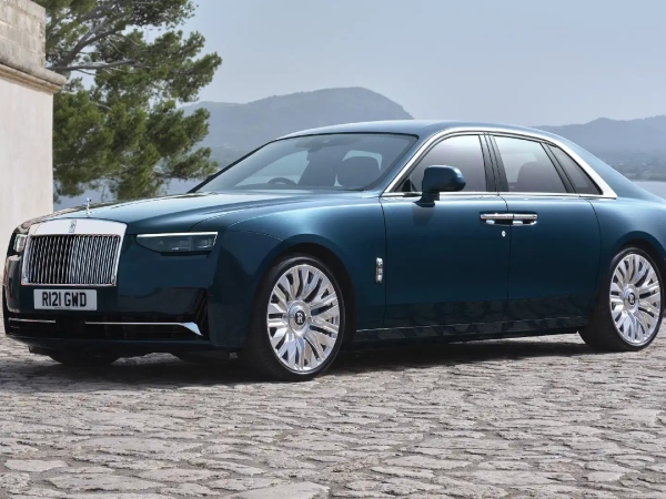 Rolls-Royce Ghost 2025 ra mắt: Thiết kế sửa nhẹ, nội thất lột xác với công nghệ đỉnh cao từ BMW