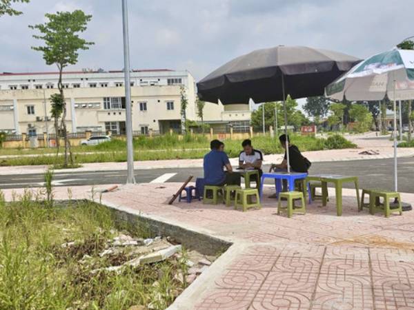 Bán đất không sổ đỏ bị phạt nặng đến 100 triệu đồng