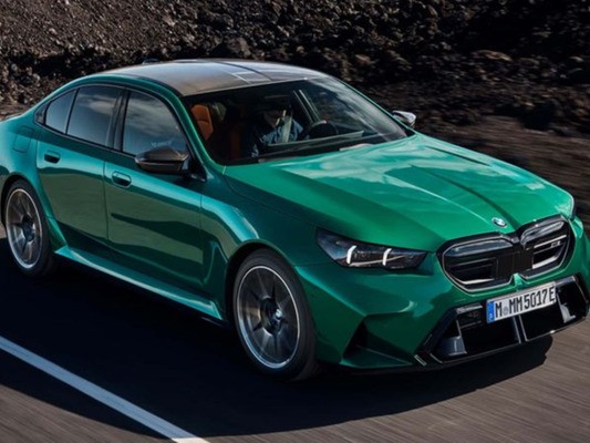 BMW M5 2025 từ 2,9 tỷ đồng, vẫn thể thao dù 'cân nặng'