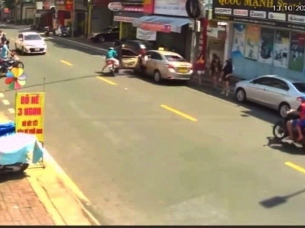 Phân định trách nhiệm vụ 1 phụ nữ tử vong sau khi cửa taxi mở
