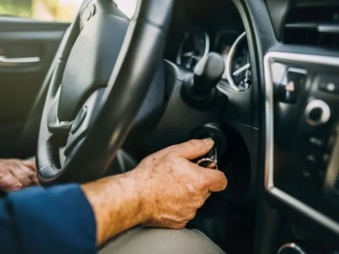 Sai lầm phổ biến khi khởi động xe buổi sáng gây hại cho động cơ xăng và diesel