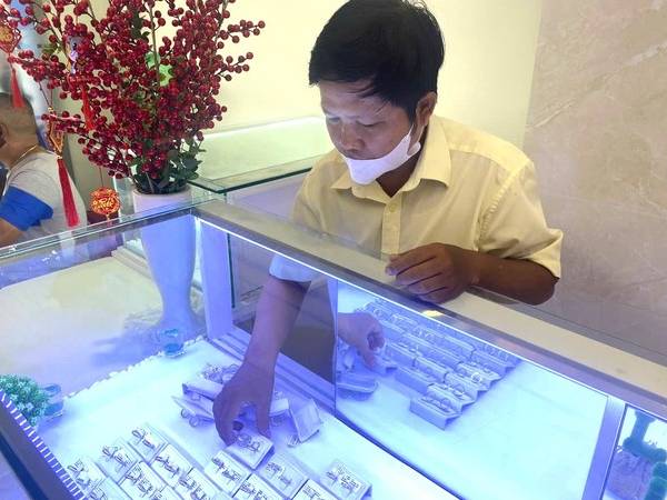 SJC Đà Nẵng mở cửa, nhưng… lạ lùng kiểu bán vàng