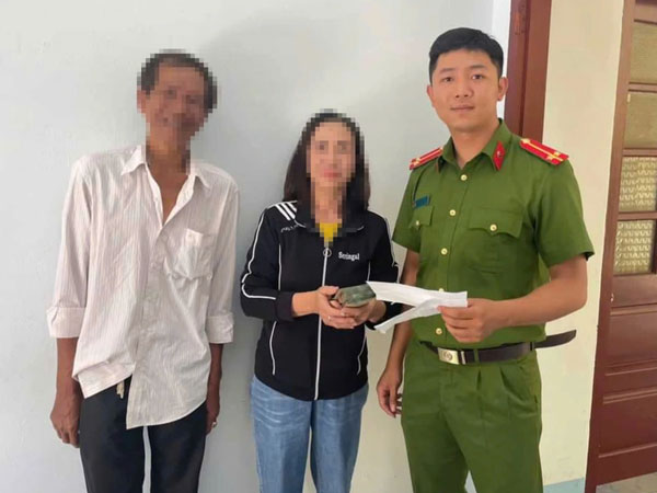 Rút tiền ở ngân hàng rồi...bỏ nhầm vào xe của người khác