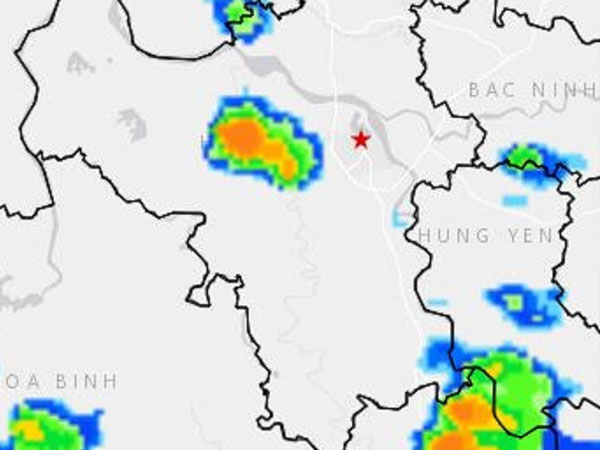 Cảnh báo mưa lớn, giông lốc chiều nay tại Hà Nội