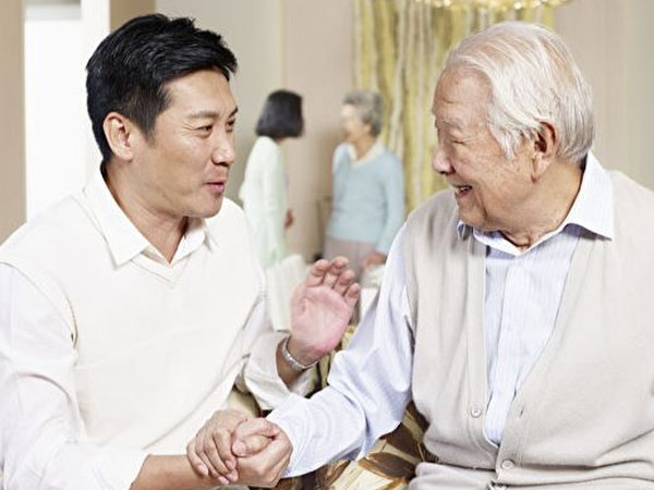 Lương hơn 21 triệu/tháng nhưng khi con trai hỏi, tôi chỉ nói được 7 triệu: Nhờ vậy mà phát hiện ra 1 sự thật đau lòng