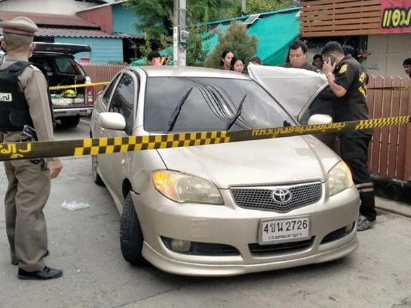 Phát hiện vợ ngoại tình, chồng trốn trong ô tô của vợ, cảnh tượng sau đó khiến ai cũng bàng hoàng