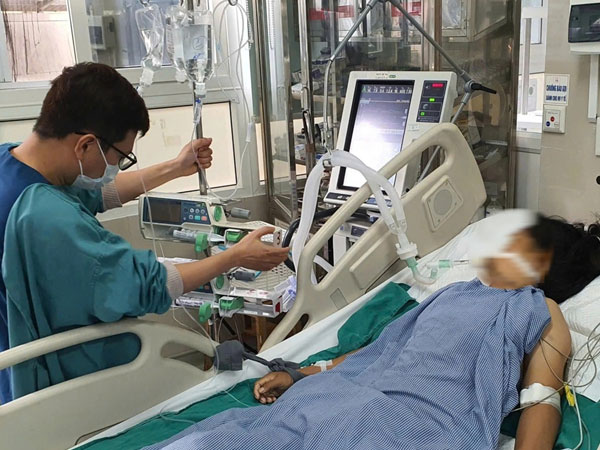 Uống nước kiềm chữa bệnh, nhiều người nhập viện nguy kịch