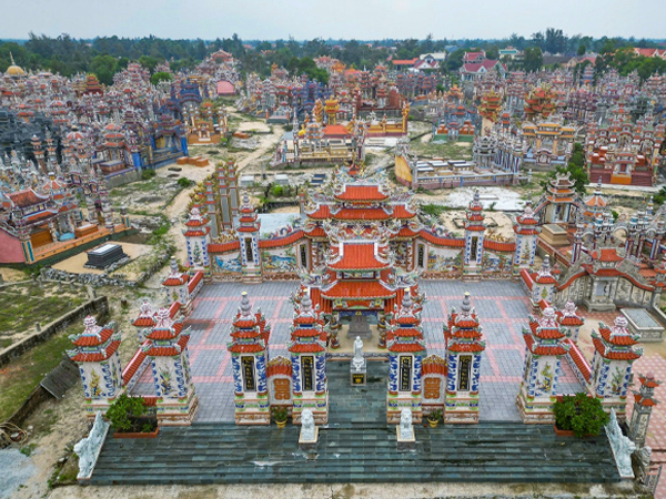 Vợ chồng ở Huế tiết lộ lý do chi hơn 3 tỷ đồng xây lăng mộ cho mình