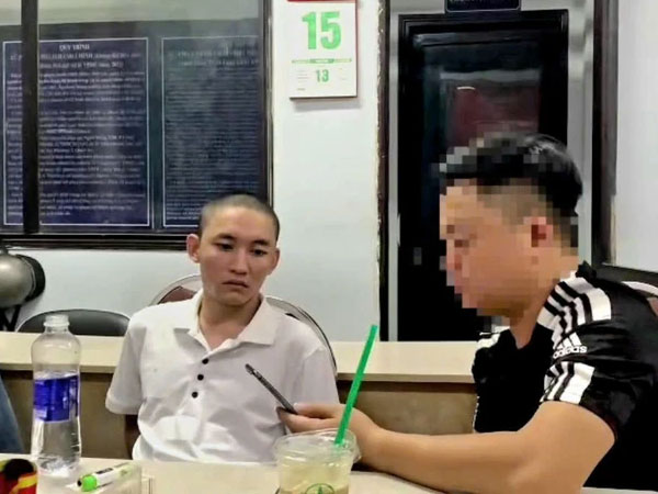 Thanh niên trốn truy nã, đang ở khách sạn cùng bạn gái thì bị công an ập vào bắt giữ