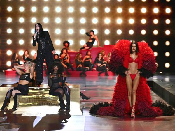 Victoria's Secret Fashion Show 2024: Sự trở lại nhạt nhẽo!