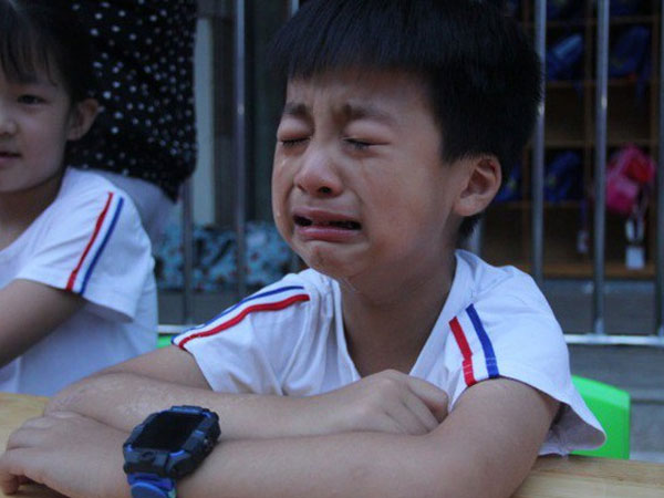 Con làm phép tính '4 + 6 + 1 = 11' bị cô giáo gạch đỏ, phụ huynh tưởng cô chấm sai, tới lớp hỏi và cái kết 'bức xúc tăng gấp bội'