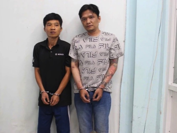 Cảnh sát truy đuổi bắt 2 đối tượng giật dây chuyền của du khách