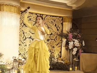 Hoa hậu Quế Anh mặc áo yếm, hát ‘Đất nước lời ru’ ở Miss Grand International