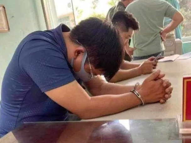 Vụ thầy giáo dâm ô nữ sinh ở Bình Dương: Vừa được tặng bằng khen liền bị thu hồi luôn