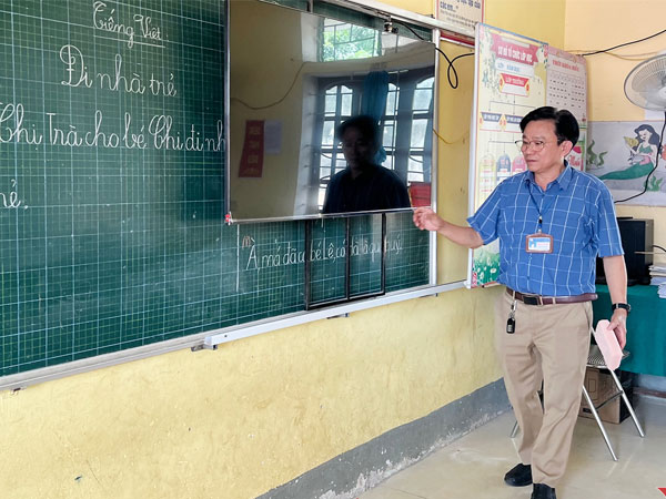 Hiệu trưởng vào nhóm Zalo từng lớp vận động tài trợ đầu năm học