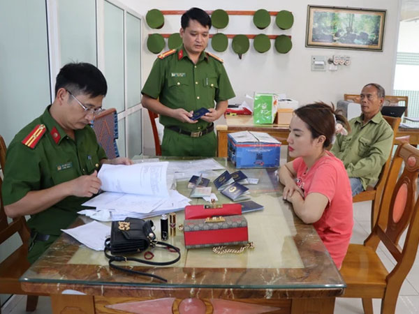 Thiếu phụ xinh đẹp tạo 'phông bạt' lừa hơn 43 tỉ đồng của nhiều người