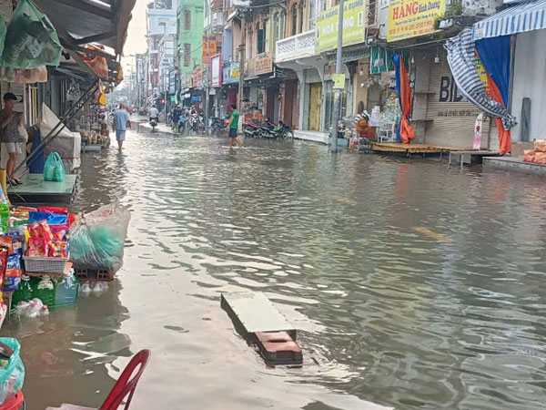 Triều cường vượt mức báo động gây ngập nhiều nơi ở Bình Dương