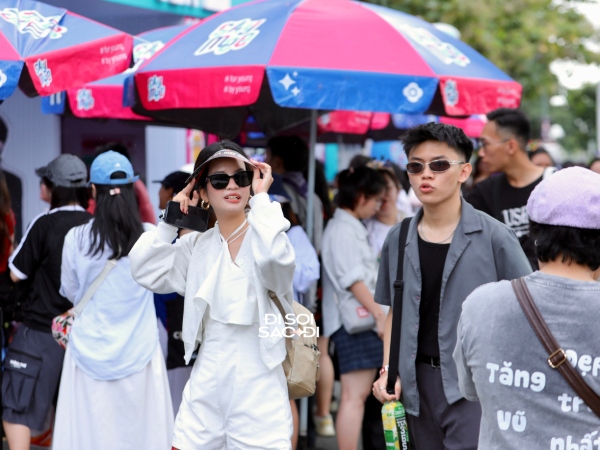Trước giờ G đại hội 2 concert Anh Trai: Nghệ sĩ xuất hiện, fan lên đồ như show thời trang, bầu không khí tuyệt vời!