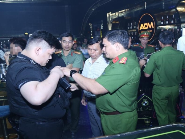 Công an Đồng Nai lật tẩy bí mật trong các quán bar, vũ trường trá hình