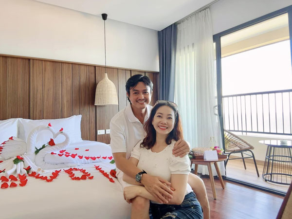 Vợ chồng diễn viên Cao Minh Đạt kỷ niệm 'đám cưới đồng', được chúc sớm có con