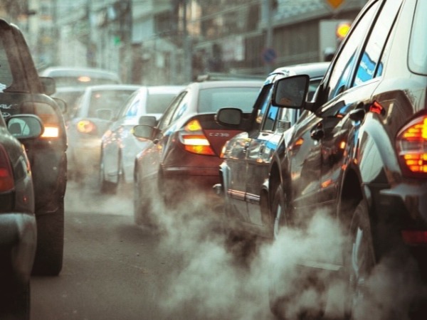 Giữa động cơ xăng và động cơ diesel: Loại nào gây ô nhiễm môi trường hơn?