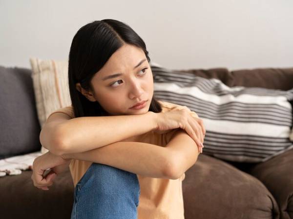 20/10, chồng chuyển cho tôi 200 triệu, bực tức tôi trả lại thì bị mỉa mai 'nay biết chê tiền' khiến tôi tê tái, đau đớn tột cùng