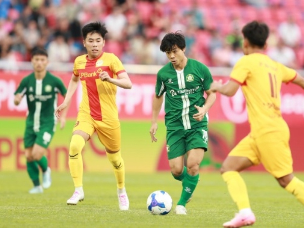 Bàn thắng quan trọng của Công Phượng và niềm vui của HLV Kim Sang-sik