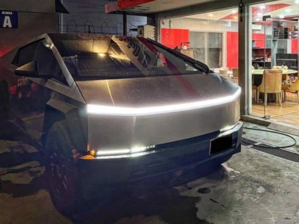 Xe điện khủng nhất của Tesla bất ngờ cập bến Việt Nam, dân mạng thẳng thừng: Như cái thùng tôn