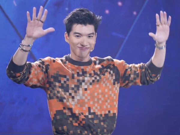 Clip HIEUTHUHAI bị ném điện thoại vào người trong concert Anh Trai Say Hi gây phẫn nộ