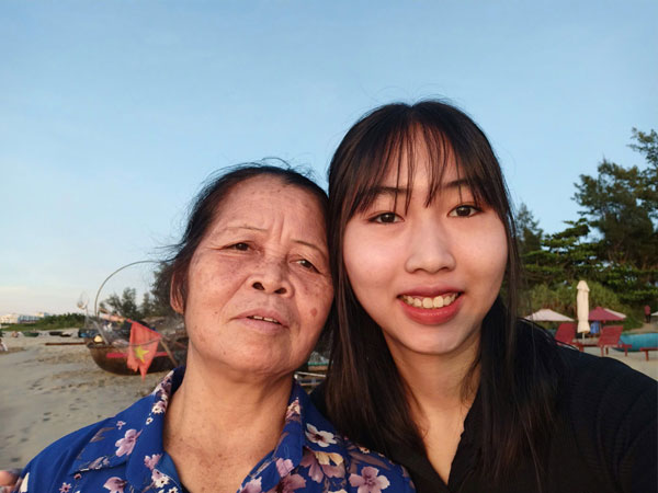 Bà lão ở Hưng Yên 19 năm nuôi bé gái bị bỏ rơi: Một đời thương con người lạ