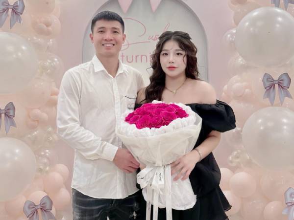 Lộ nhan sắc vợ bầu của Bùi Tiến Dũng, cặp đôi ồn ào nhất làng bóng đá 'gương vỡ lại lành'