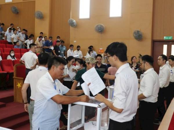 Hà Nội: Vì sao huyện Quốc Oai dừng đấu giá 39 thửa đất?