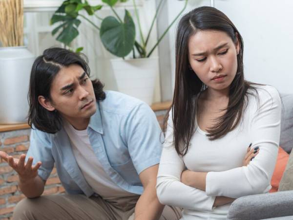 Ngày mẹ chồng ốm nặng, người vợ sốc trước lời thú nhận của chồng về 'quỹ đen'
