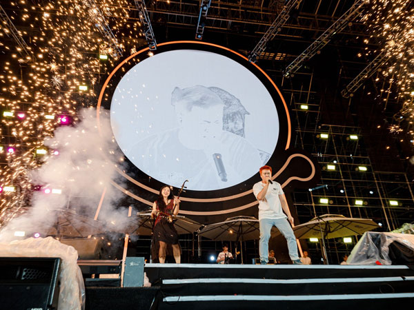 Đại nhạc hội có sao indie Hàn Quốc và rapper nữ số 1 Vpop: 'Đụng độ' 2 concert Anh Trai khán giả vẫn chật kín!