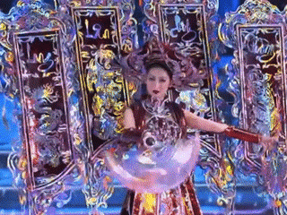 Quế Anh xoay quạt, nhiều hoa hậu 'biến hình, lột đồ' ở Miss Grand International