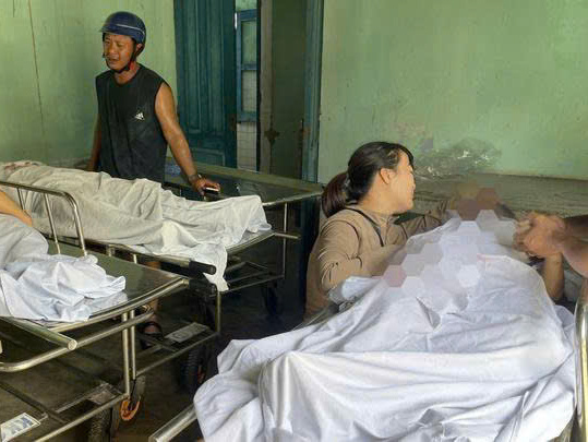 Bình Định: Cha mẹ khóc nghẹn ngào khi con bị xe chở dăm gỗ đè tử vong