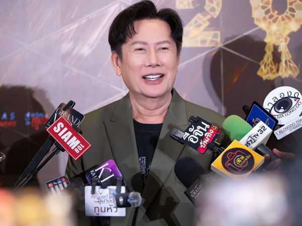 Cuộc thi của ông Nawat chìm trong ồn ào