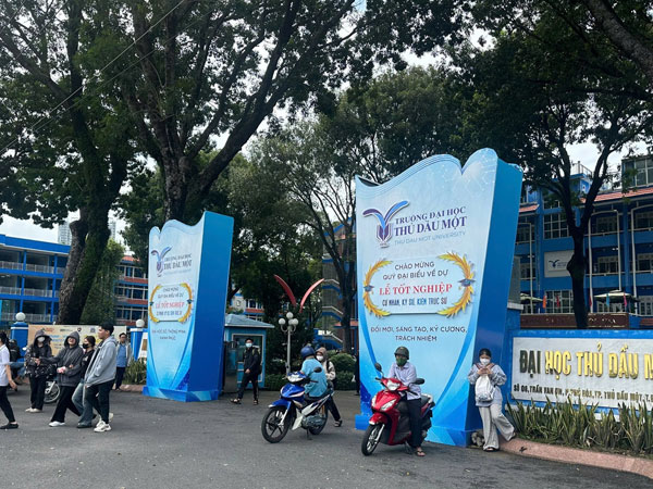 Trường ĐH Thủ Dầu Một trả lại 37 tỷ thu học phí sai cho sinh viên