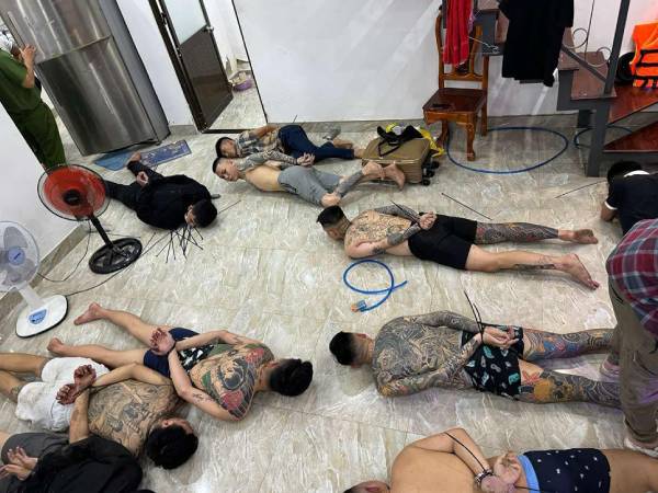 Vây bắt 'dân chơi' nguy hiểm tại biệt thự ven sông Đồng Nai