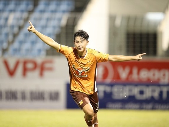 'Con cưng' bầu Đức gây chấn động V.League & ngọn lửa thử vàng