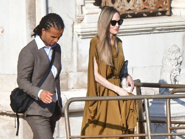Brad Pitt công khai bạn gái, Angelina Jolie cũng lập tức có người yêu rapper?